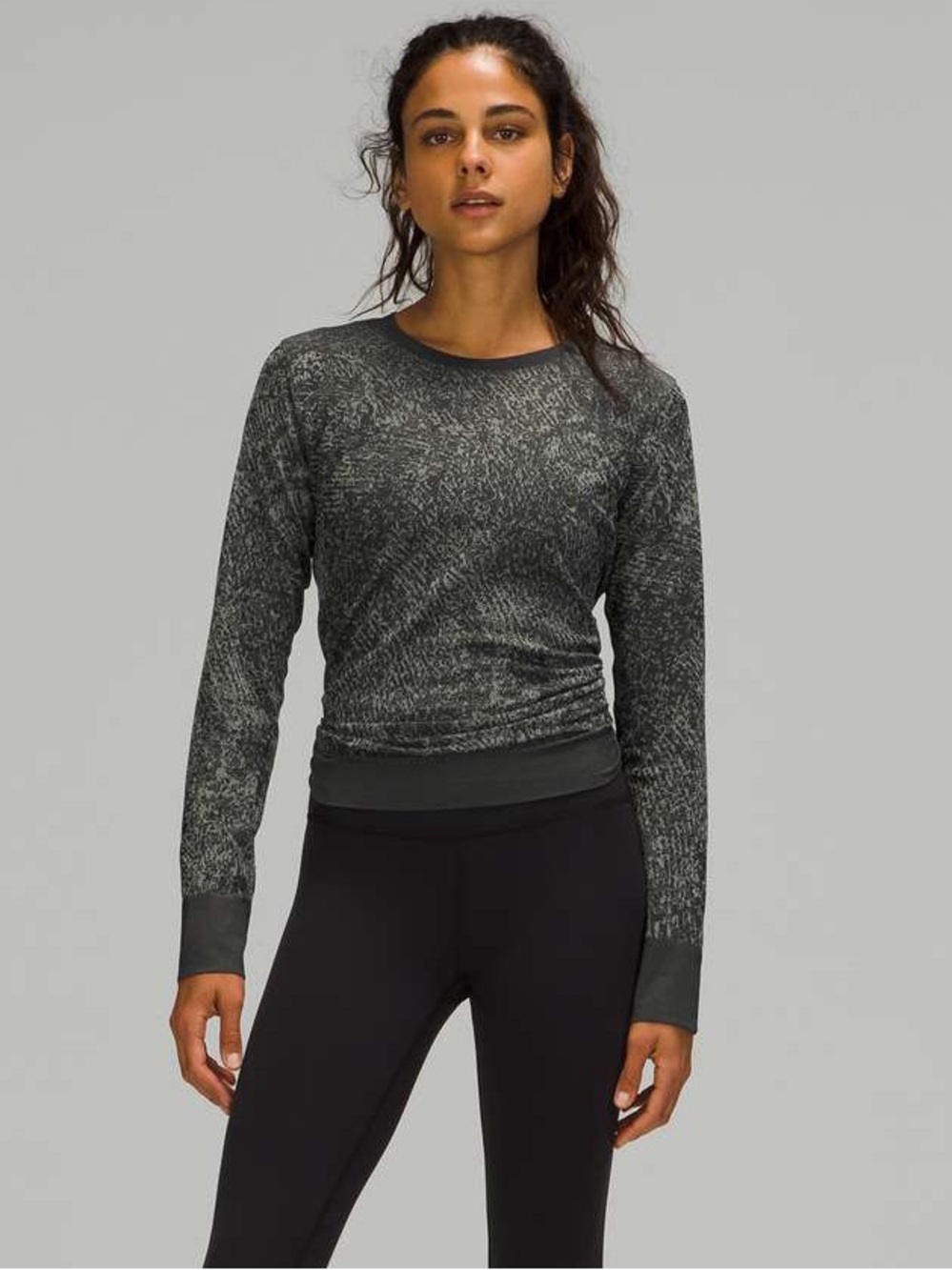 Lululemon Swiftly Breathe Long Sleeve
Floral Fauna Black / Rhino Grey Size 6
